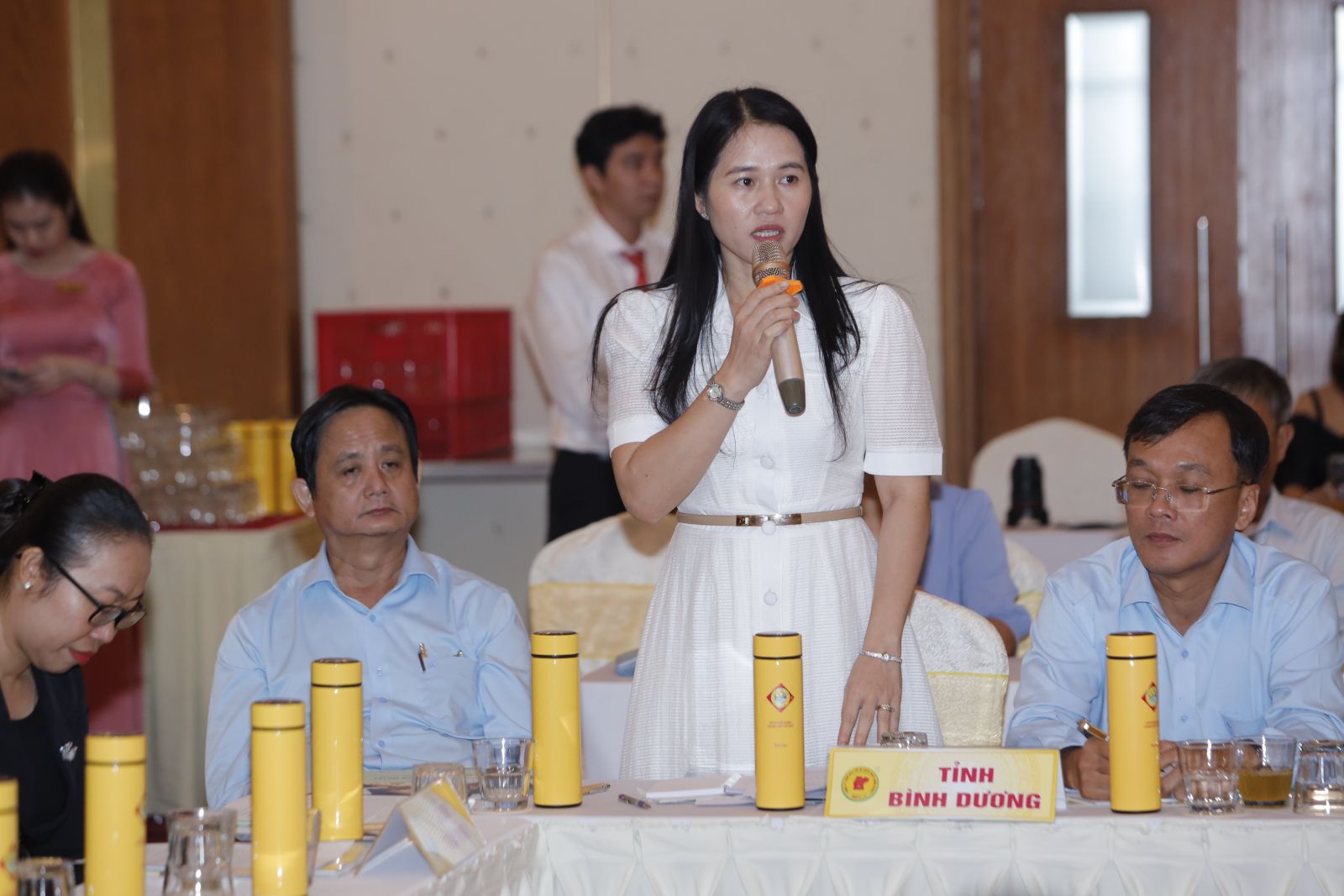 Bà Nguyễn Thị Kim Mai - Chủ tịch Công ty TNHH MTV Xổ số kiến thiết Bình Dương phát biểu ý kiến thảo luận tại Hội nghị